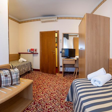 Hotel Giardinetto Desenzano del Garda Ngoại thất bức ảnh