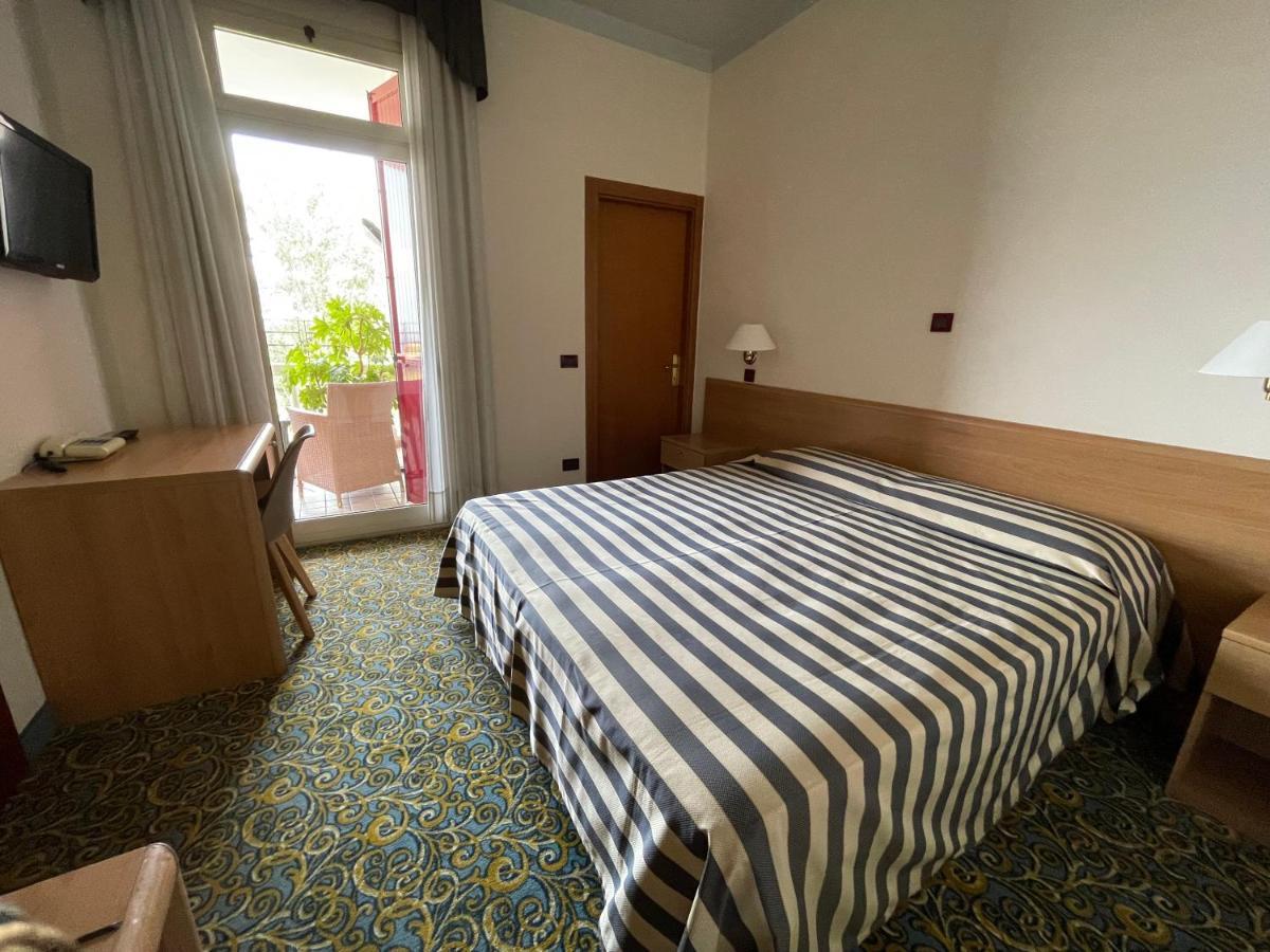 Hotel Giardinetto Desenzano del Garda Ngoại thất bức ảnh