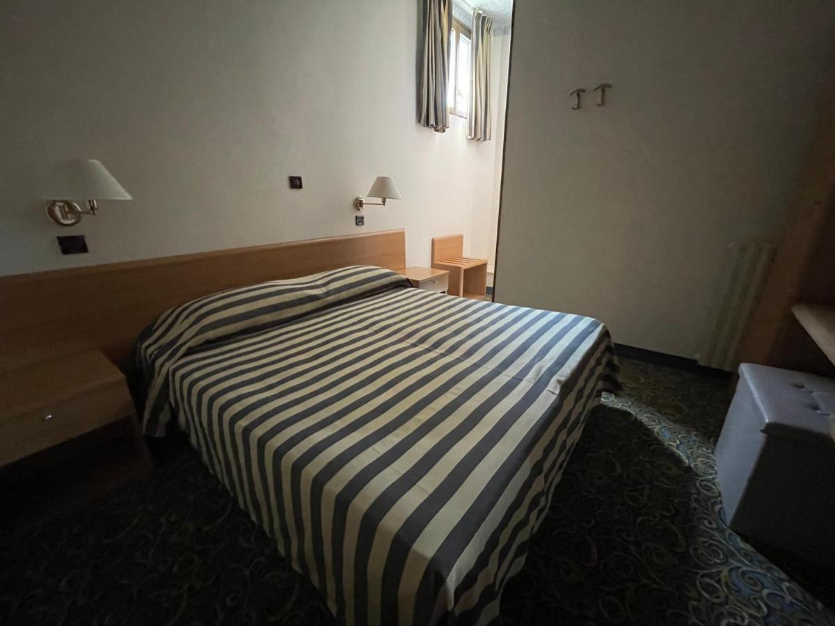 Hotel Giardinetto Desenzano del Garda Ngoại thất bức ảnh