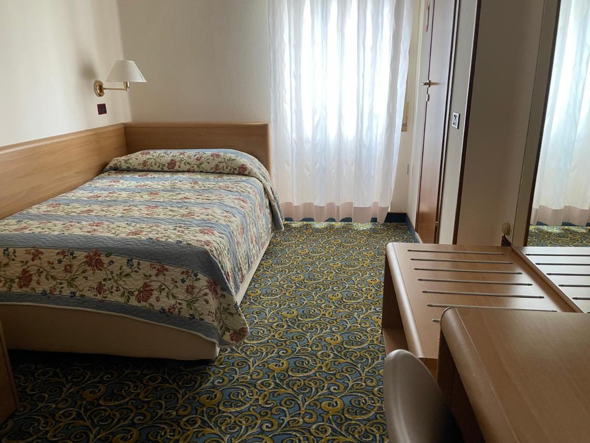 Hotel Giardinetto Desenzano del Garda Ngoại thất bức ảnh
