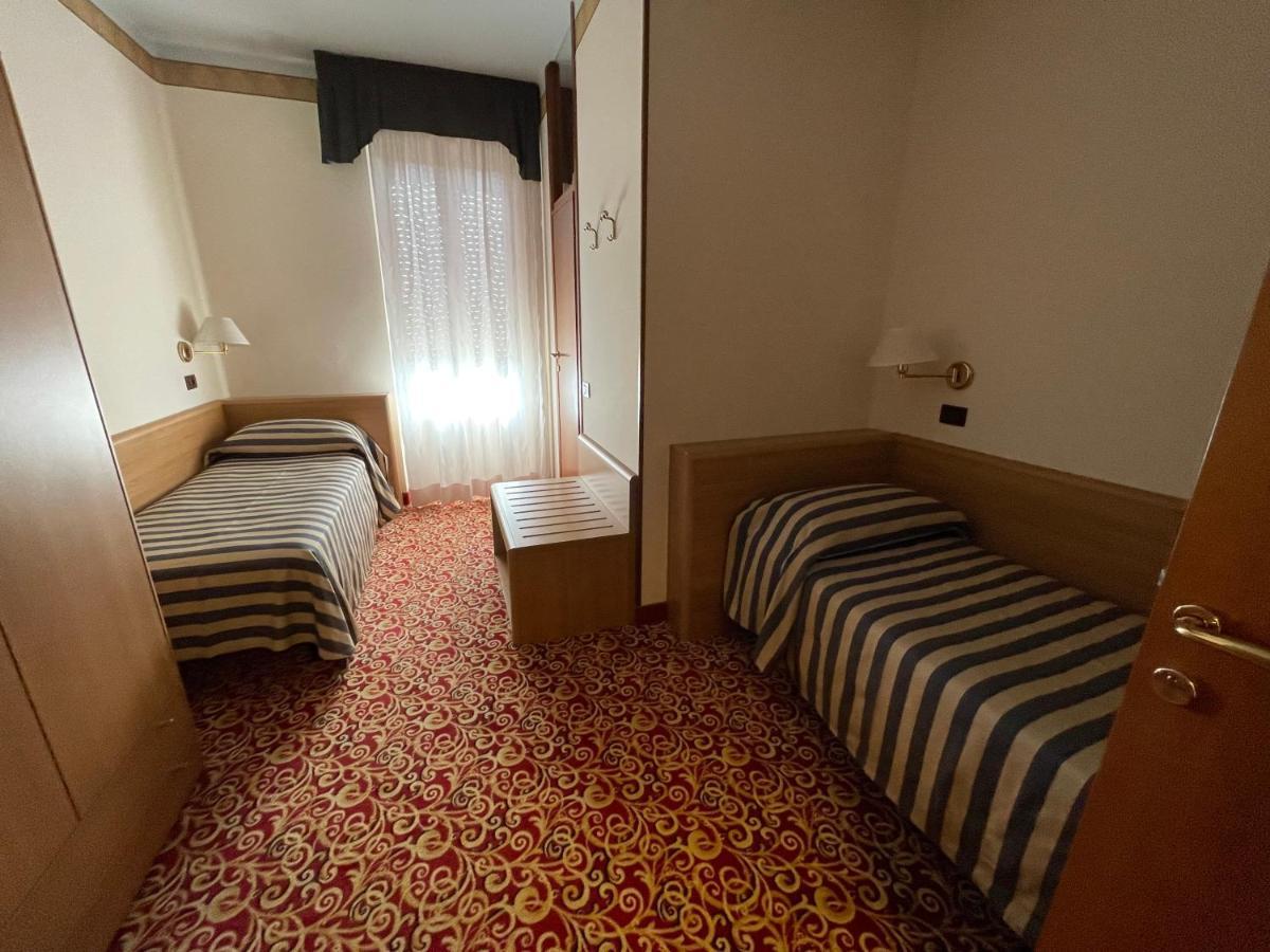 Hotel Giardinetto Desenzano del Garda Ngoại thất bức ảnh