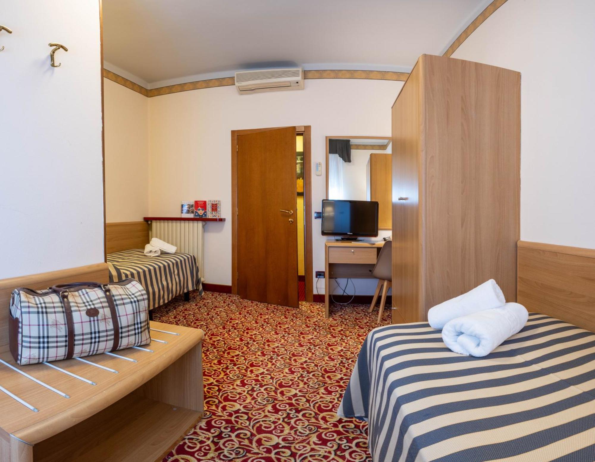 Hotel Giardinetto Desenzano del Garda Ngoại thất bức ảnh