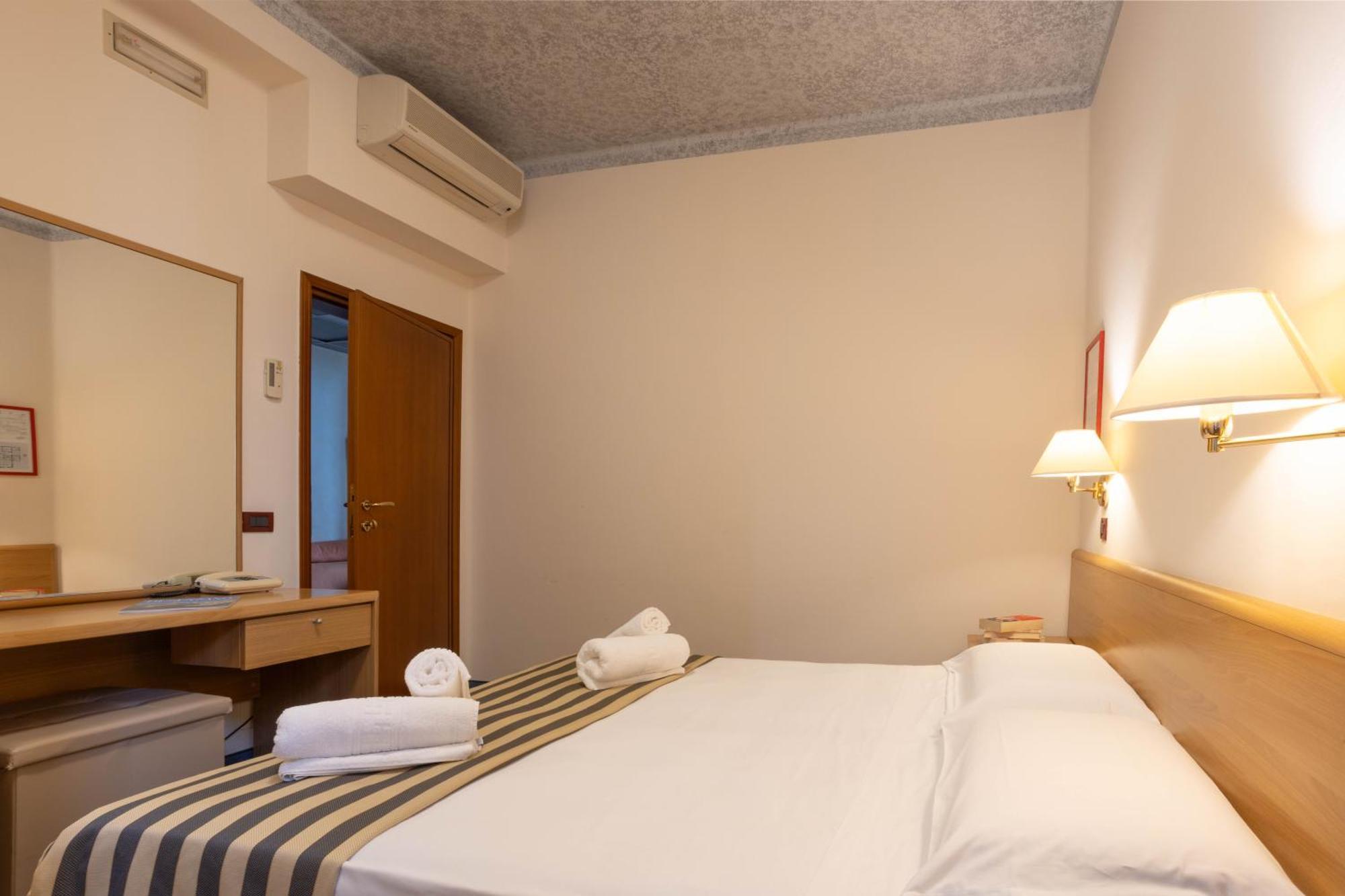 Hotel Giardinetto Desenzano del Garda Ngoại thất bức ảnh