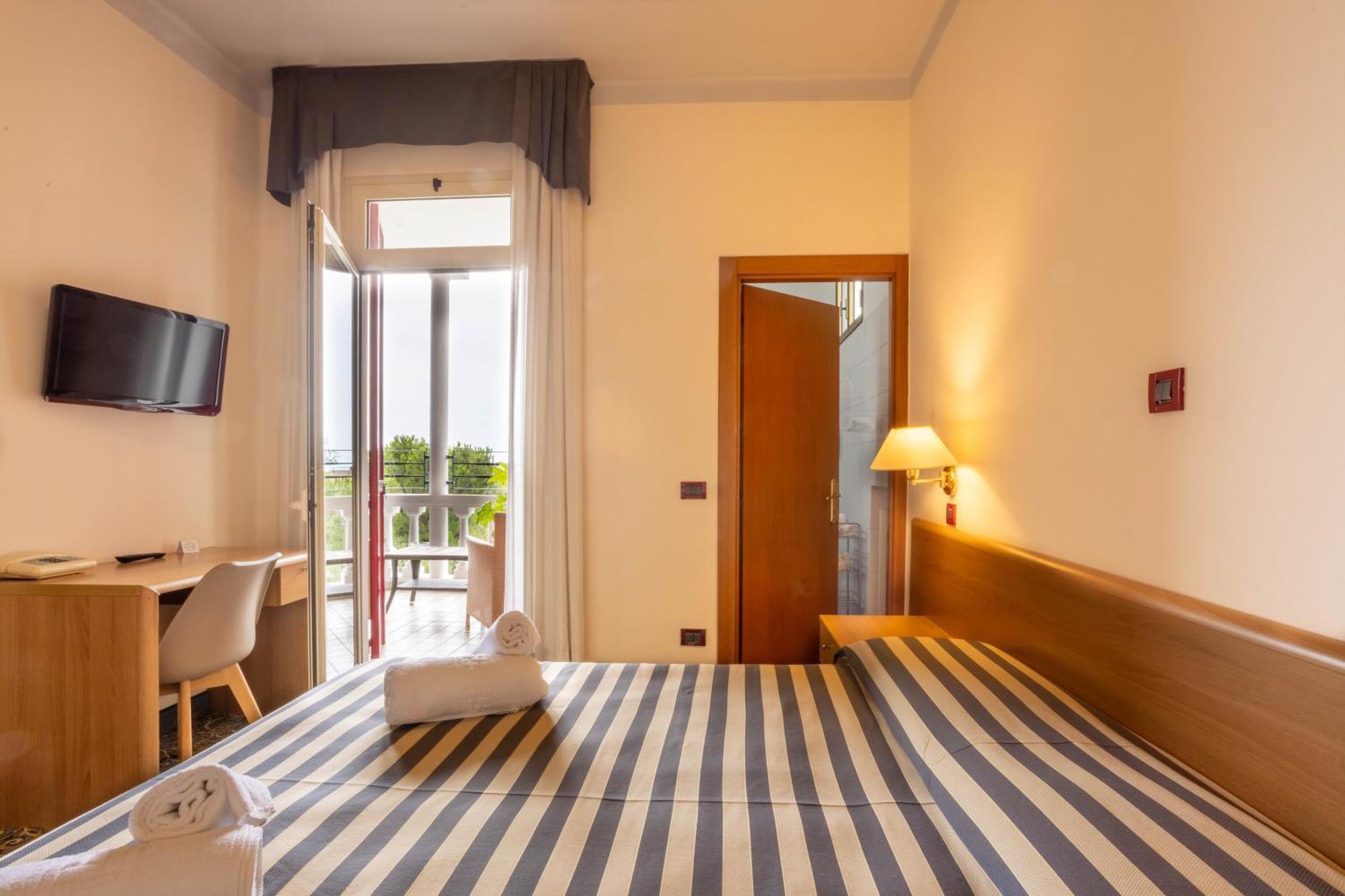 Hotel Giardinetto Desenzano del Garda Ngoại thất bức ảnh