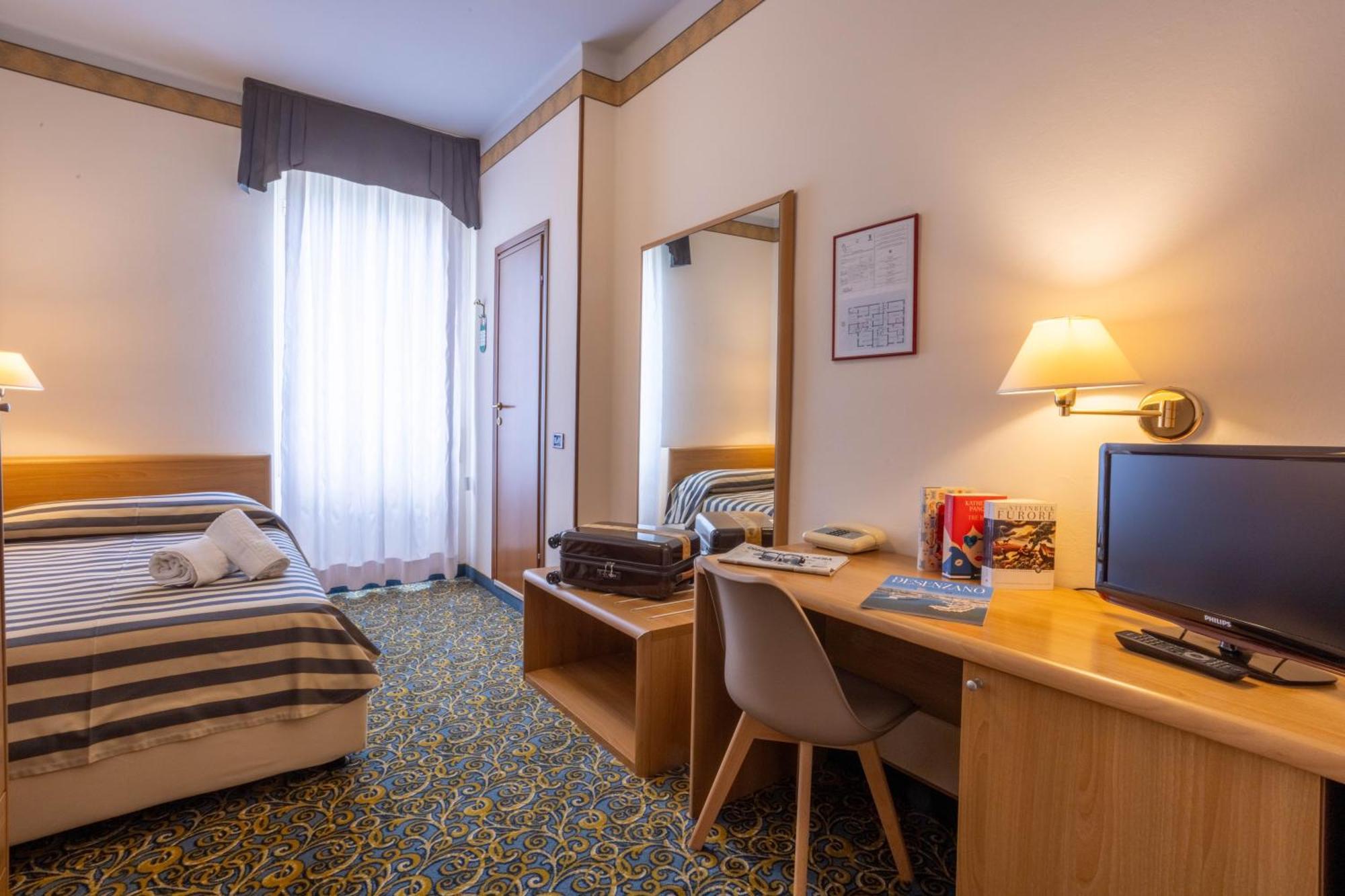 Hotel Giardinetto Desenzano del Garda Ngoại thất bức ảnh