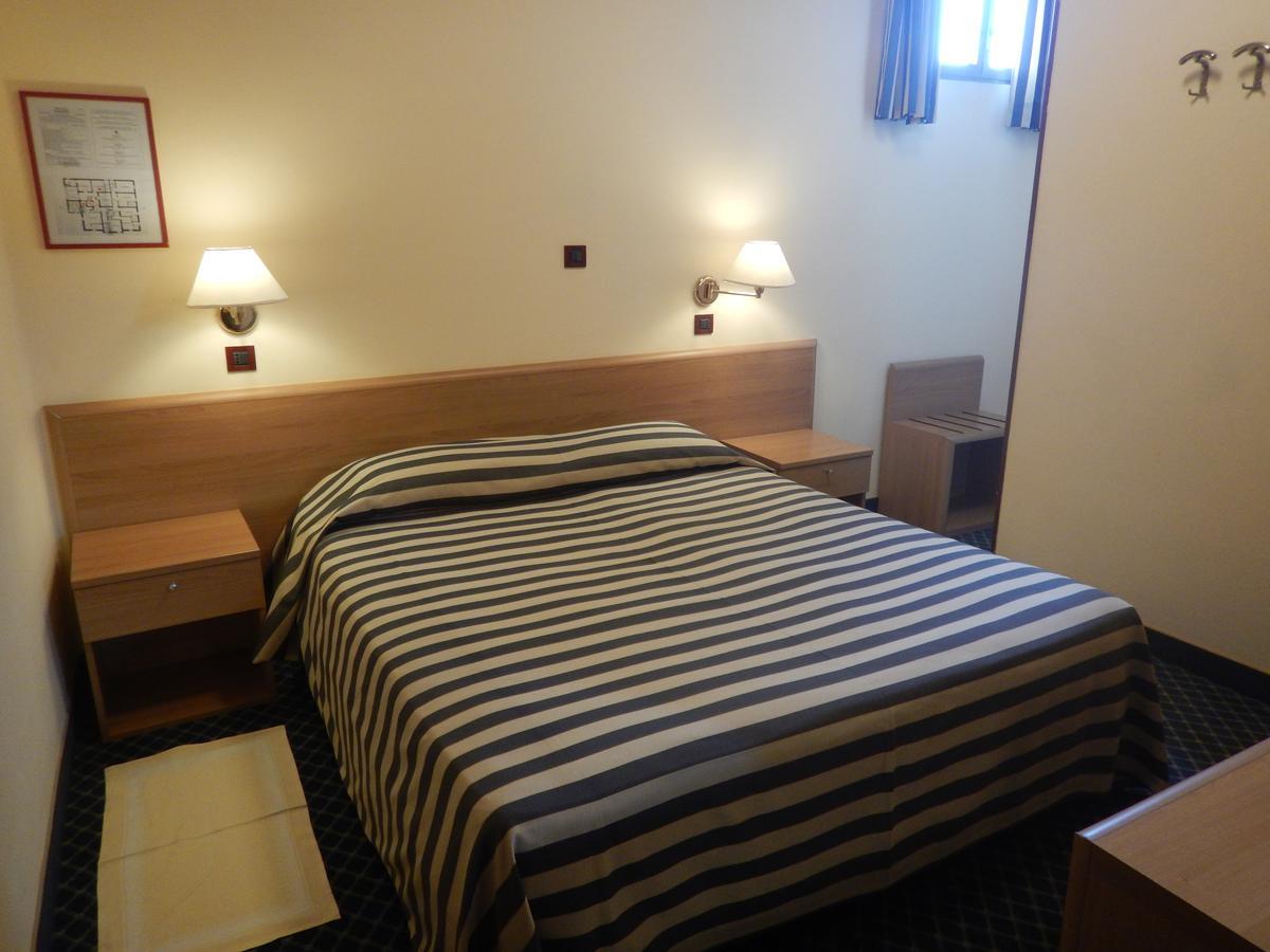 Hotel Giardinetto Desenzano del Garda Ngoại thất bức ảnh